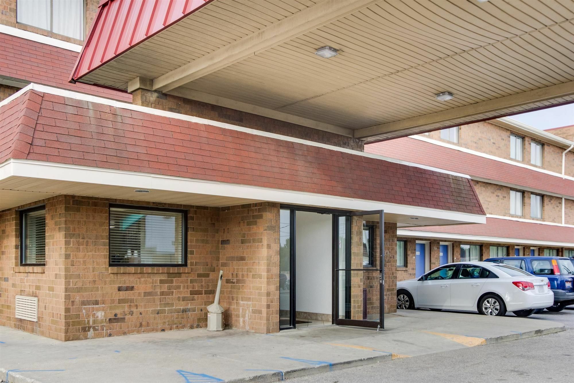 Red Roof Inn Plus+ Columbus - Уортингтон Экстерьер фото