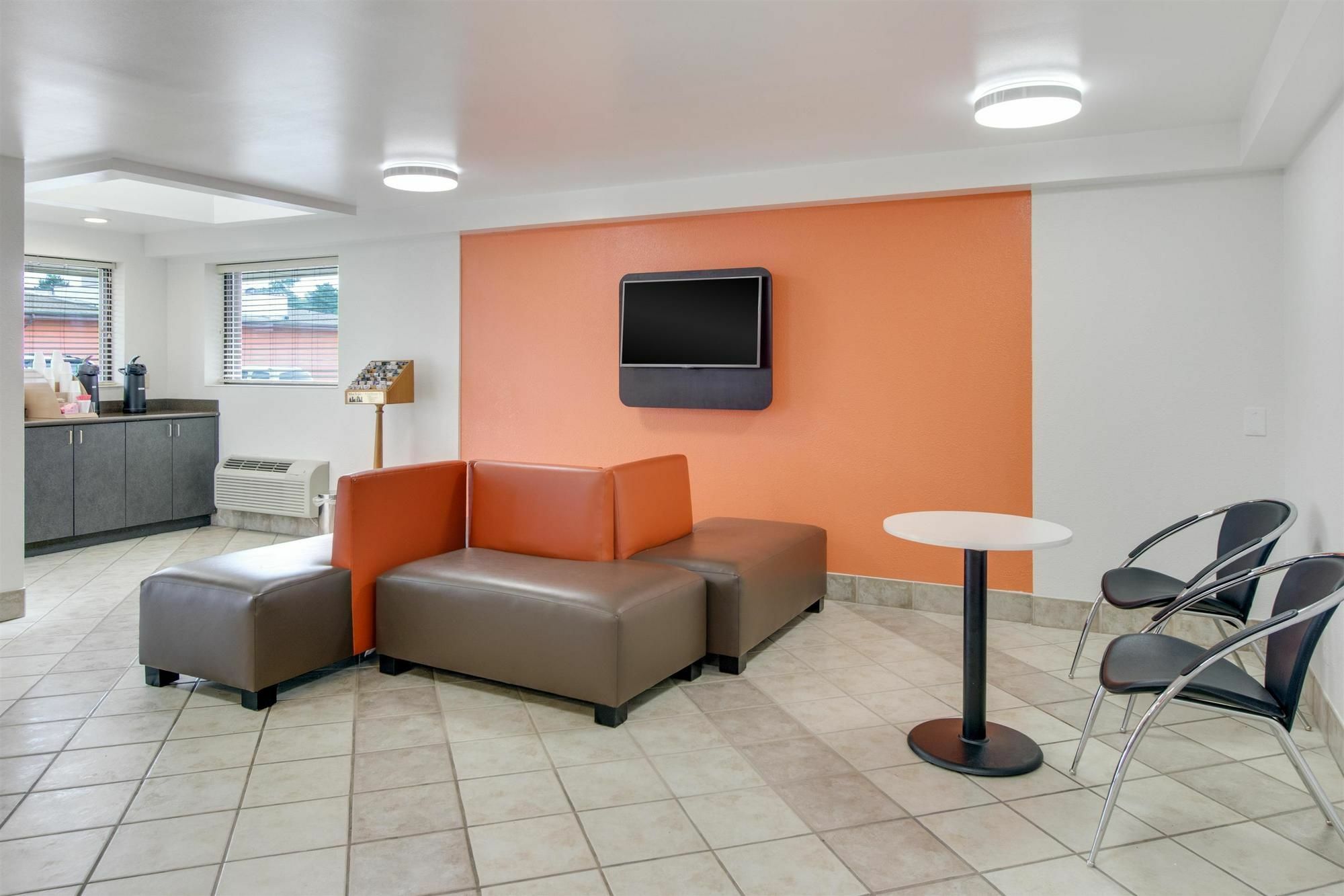 Red Roof Inn Plus+ Columbus - Уортингтон Экстерьер фото