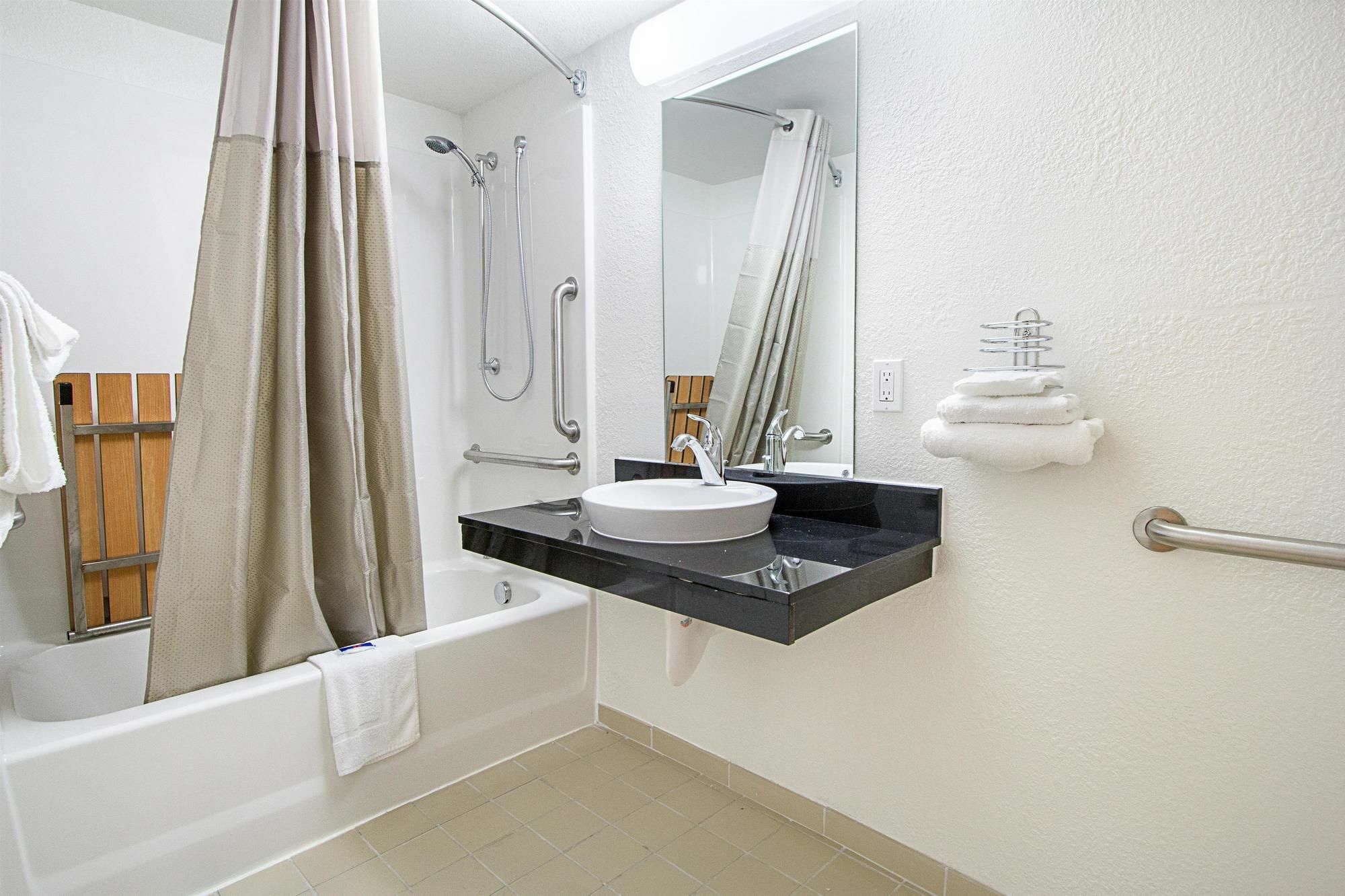 Red Roof Inn Plus+ Columbus - Уортингтон Экстерьер фото