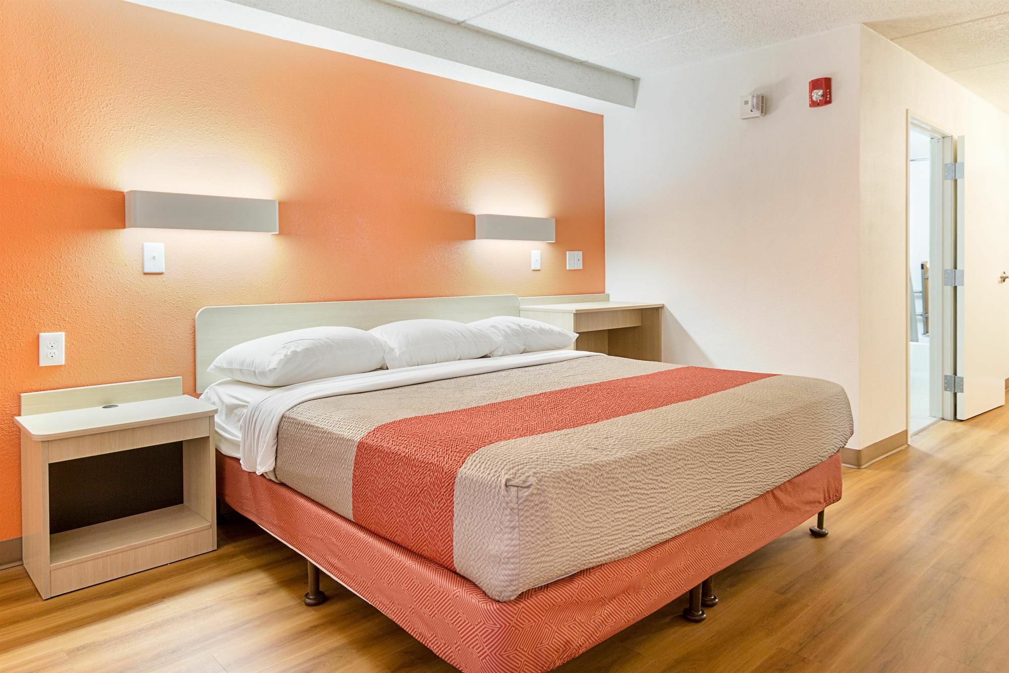 Red Roof Inn Plus+ Columbus - Уортингтон Экстерьер фото